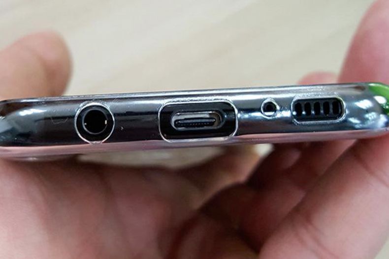 Handy richtig desinfizieren Smartphone und Display gründlich reinigen